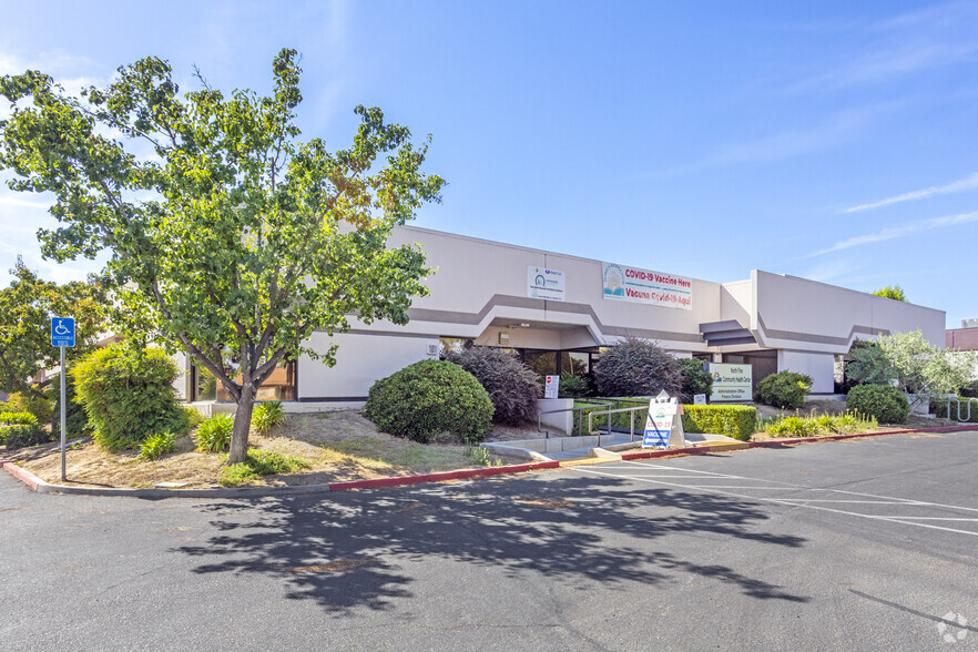1945 N Fine Ave, Fresno, CA à louer - Photo du bâtiment - Image 2 de 17
