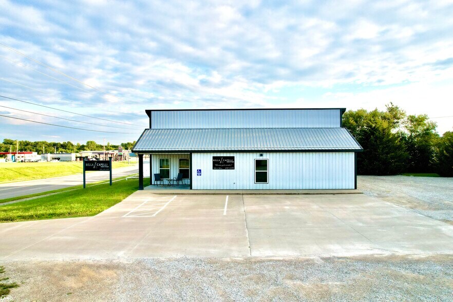 1915 S Santa Fe Ave, Chanute, KS à vendre - Photo du bâtiment - Image 3 de 35