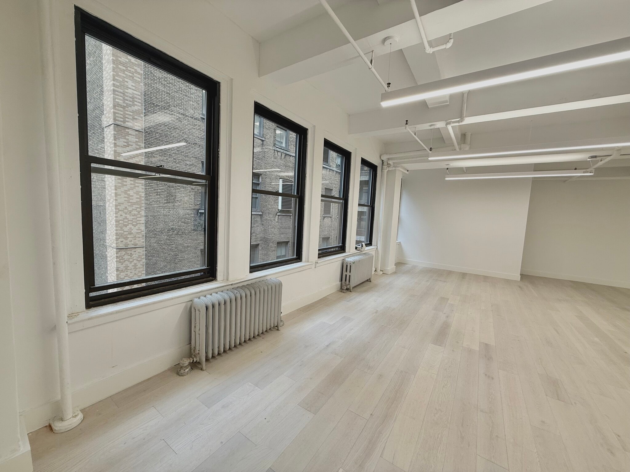 213 W 35th St, New York, NY for lease Interior Photo- Image 1 of 5