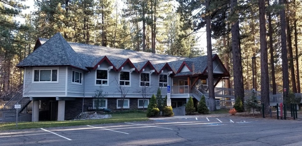 1077 4th St, South Lake Tahoe, CA à louer - Photo principale - Image 1 de 21