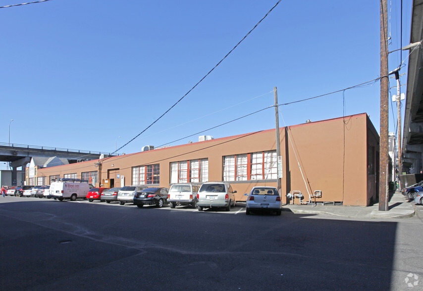 105-135 SE Hawthorne Blvd, Portland, OR for lease - Building Photo - Image 2 of 17