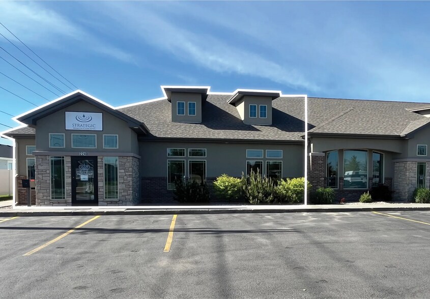2240 Saratoga Dr, Idaho Falls, ID à louer - Photo du bâtiment - Image 2 de 5