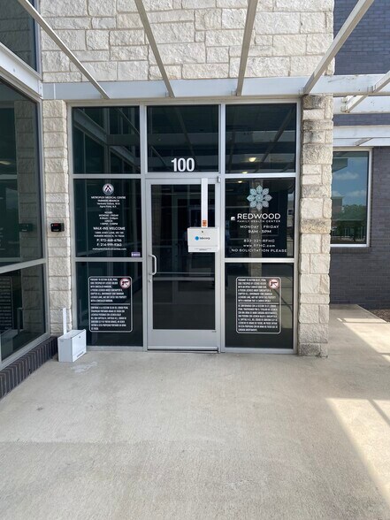 13000 Josey Ln, Farmers Branch, TX à louer - Photo du bâtiment - Image 2 de 17