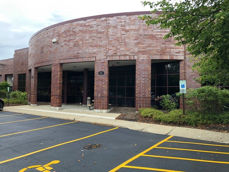 61-95 Oakwood Rd, Lake Zurich, IL à louer - Photo du bâtiment - Image 3 de 4