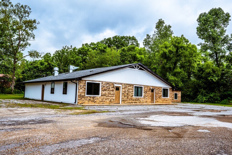 20805 Seminary St, Hollow Rock, TN à vendre - Photo du bâtiment - Image 3 de 26