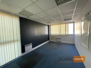 Flex in Chilly-Mazarin for lease Interior Photo- Image 2 of 6