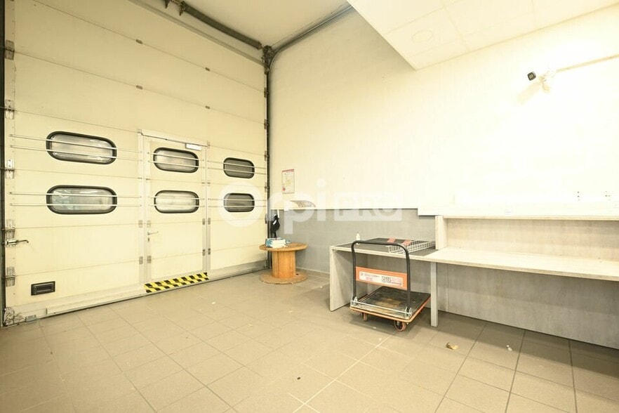 29 Rue Antoine Condorcet, Villefontaine for lease - Interior Photo - Image 2 of 11