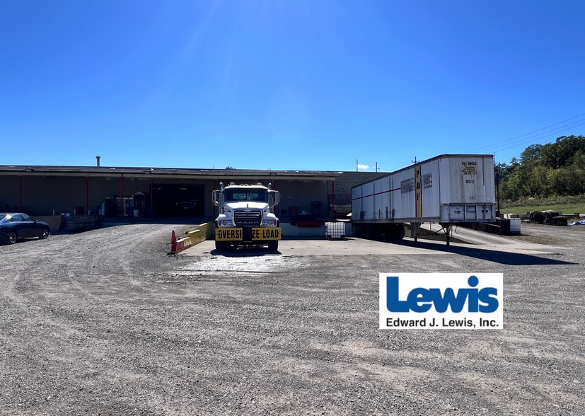 821 Andrews Ave, Youngstown, OH à louer - Photo du bâtiment - Image 1 de 9