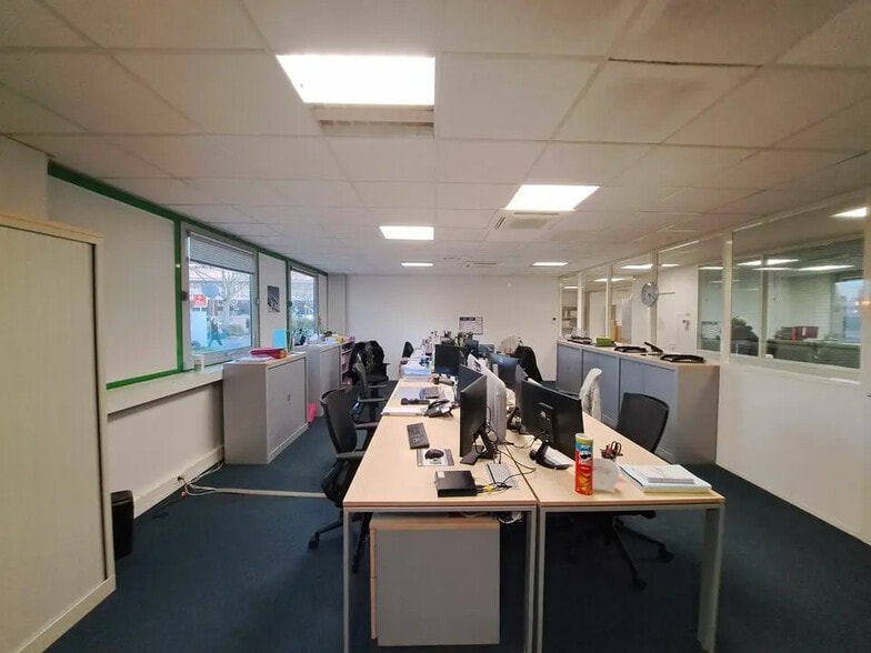 Flex in Labège for lease - Interior Photo - Image 1 of 6