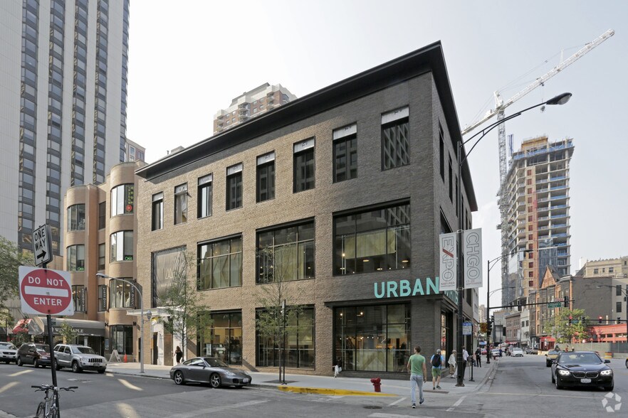 1100 N State St, Chicago, IL à louer - Photo du bâtiment - Image 2 de 7