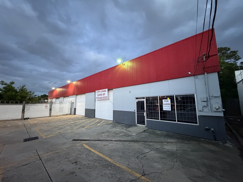 5609 Bellaire Blvd, Houston, TX for lease - Building Photo - Image 1 of 1
