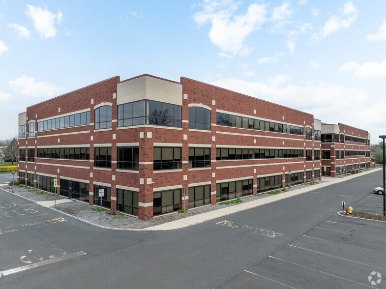 700 Horizon Dr, Trenton, NJ à louer - Photo du bâtiment - Image 2 de 6