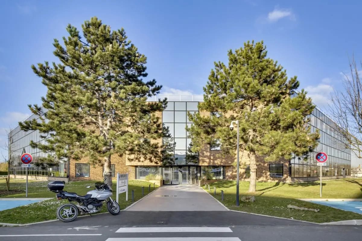 Office in Saint-Aubin for lease Primary Photo- Image 1 of 12