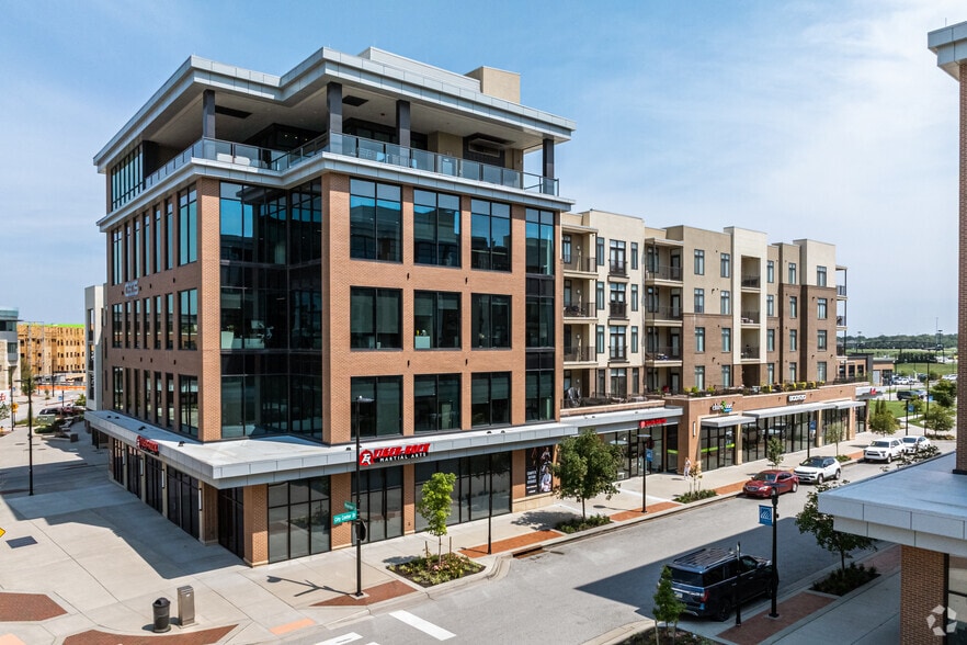 W 87th St Pky, Lenexa, KS for lease - Building Photo - Image 1 of 17