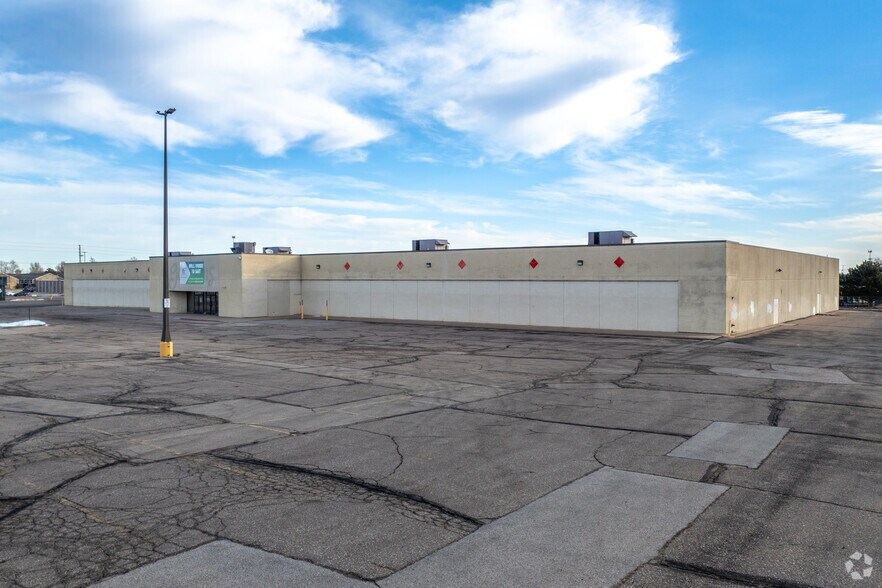 7011 W Central Ave, Wichita, KS à louer - Photo du bâtiment - Image 1 de 21