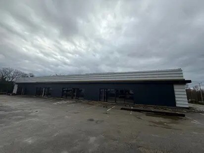 Retail in Apt for lease Building Photo- Image 1 of 10