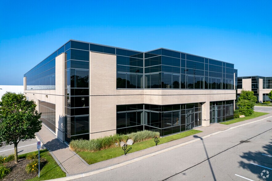 2295 Bristol Cir, Oakville, ON à louer - Photo du bâtiment - Image 2 de 10