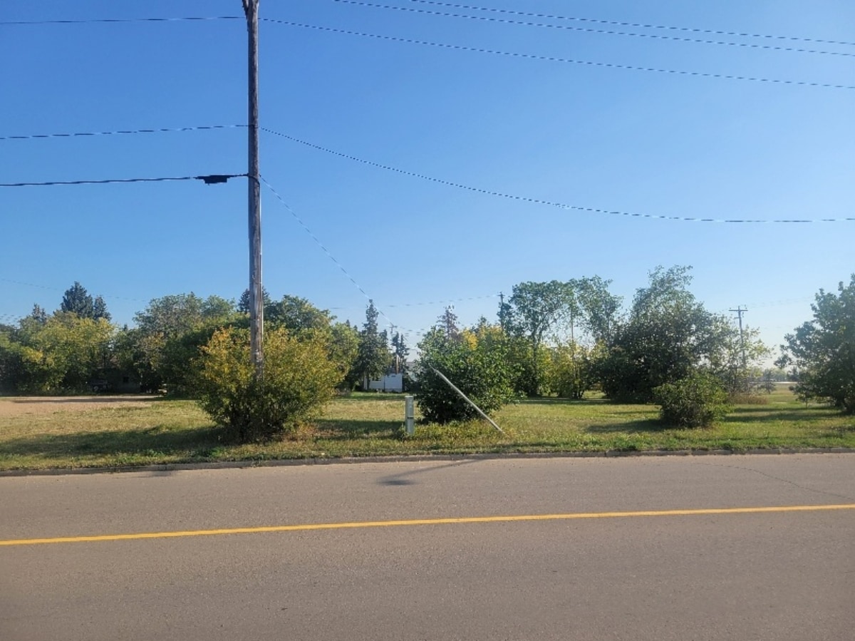 4804 51 Av, Tofield, AB for sale Primary Photo- Image 1 of 4