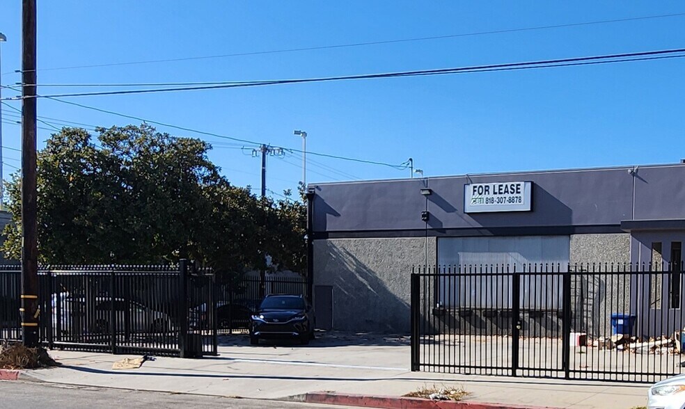 555 S Isis Ave, Inglewood, CA à louer - Photo du bâtiment - Image 3 de 11