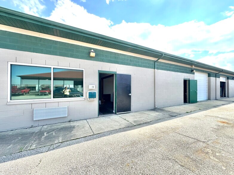 769-771 N Madison St, Crown Point, IN for lease - Building Photo - Image 1 of 16