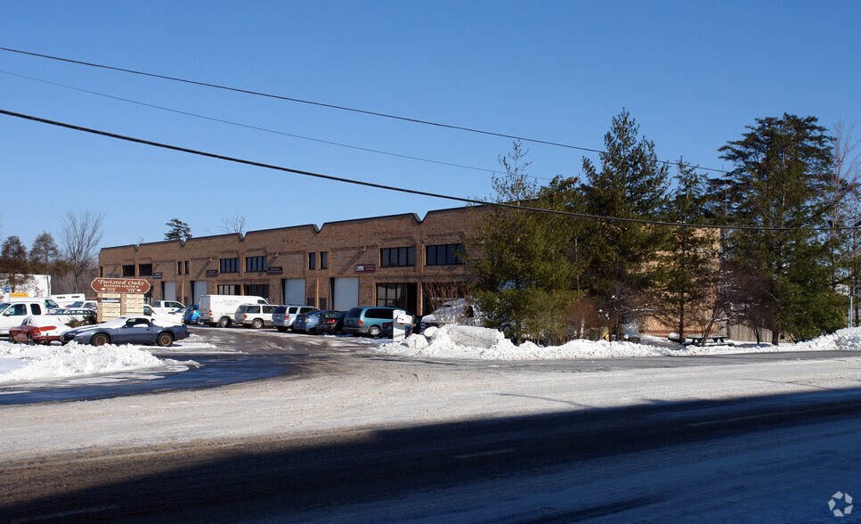 114 Oakgrove Rd, Dulles Town Center, VA à vendre - Photo principale - Image 1 de 23