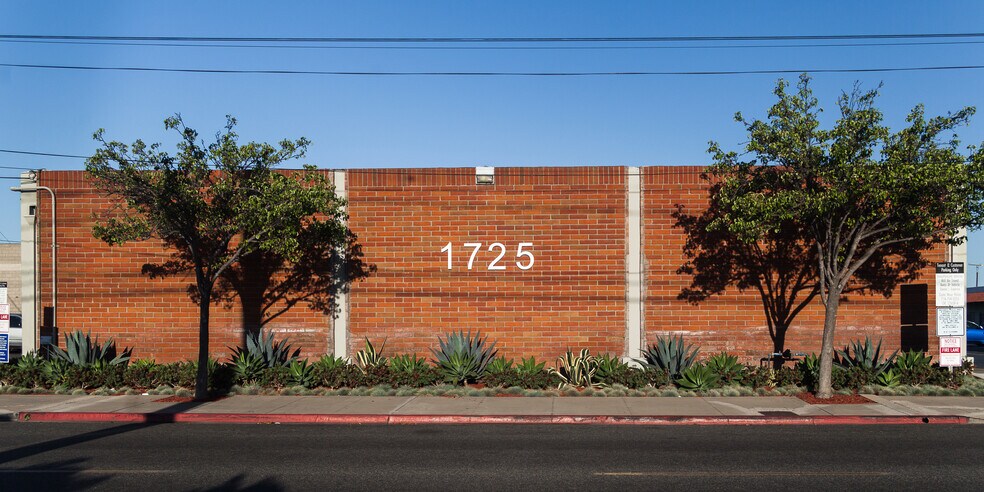 1725 Monrovia Ave, Costa Mesa, CA à louer - Photo du bâtiment - Image 3 de 4