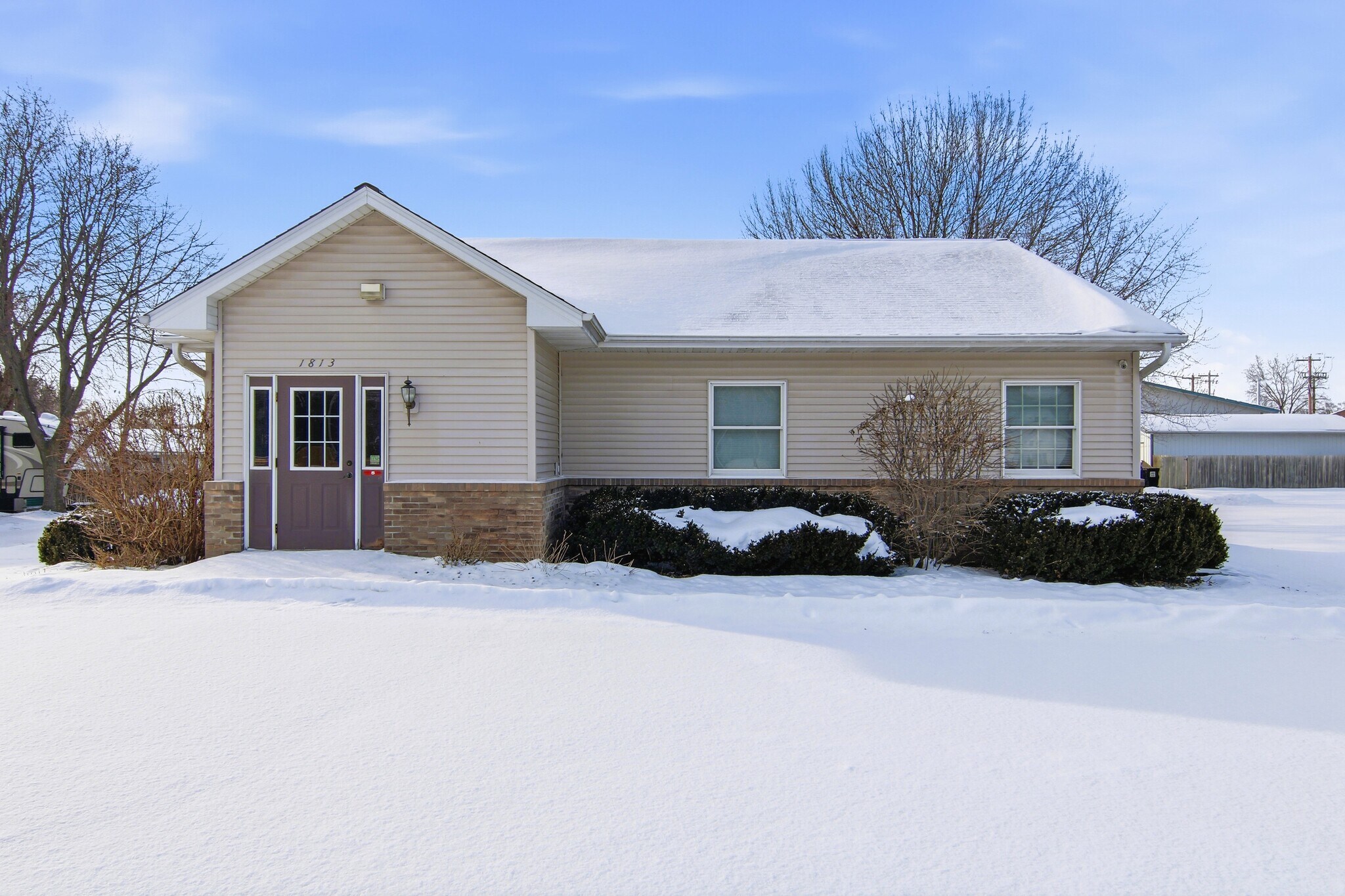 Office building and lot portefeuille de 2 propriétés à vendre sur LoopNet.ca Photo principale- Image 1 de 52