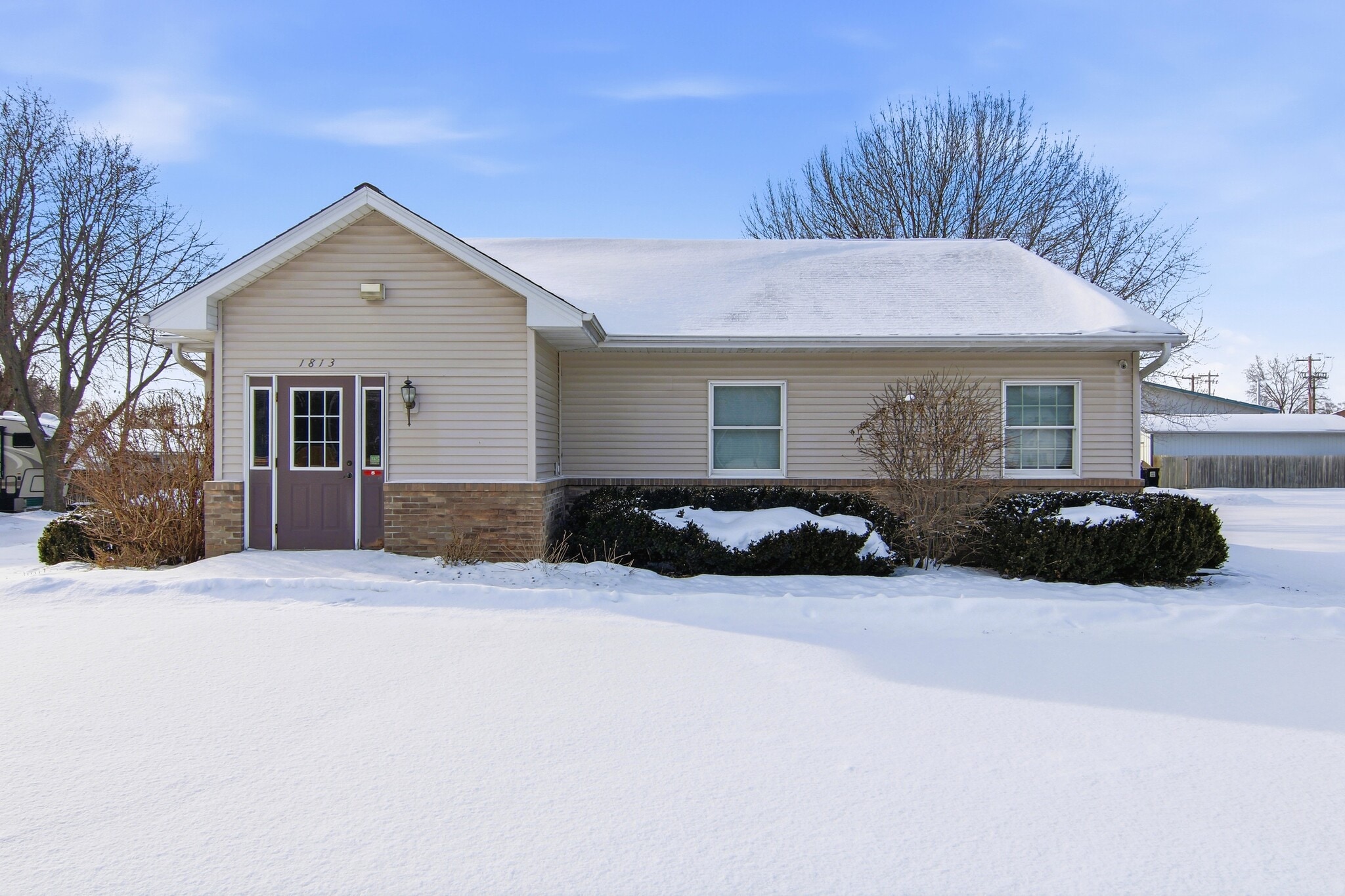 Office building and lot portfolio of 2 properties for sale on LoopNet.ca Primary Photo- Image 1 of 52