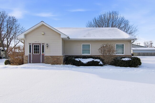 Plus de détails pour Office building and lot – à vendre, Menomonie, WI