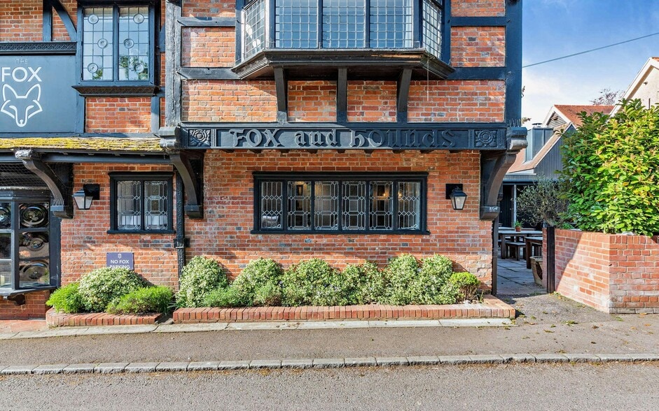 Peach Hill Ln, Crawley for sale - Building Photo - Image 2 of 14