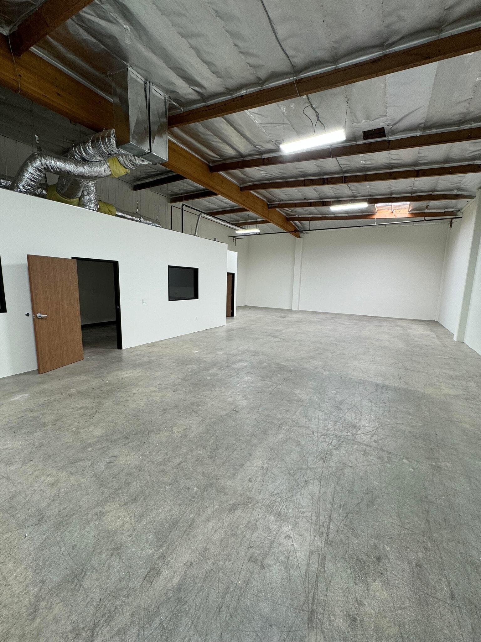 7306 Coldwater Canyon Ave, North Hollywood, CA for lease Interior Photo- Image 1 of 4