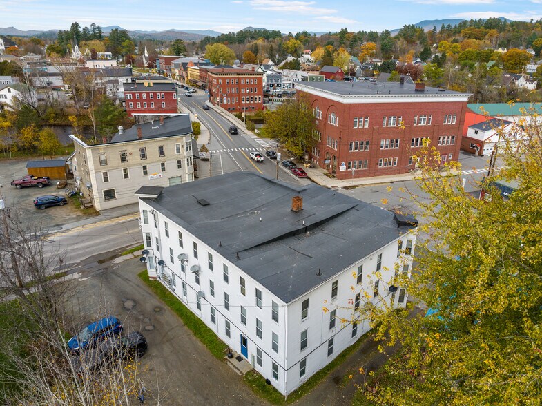 4 Elm St, Lancaster, NH à vendre - Photo du bâtiment - Image 2 de 62