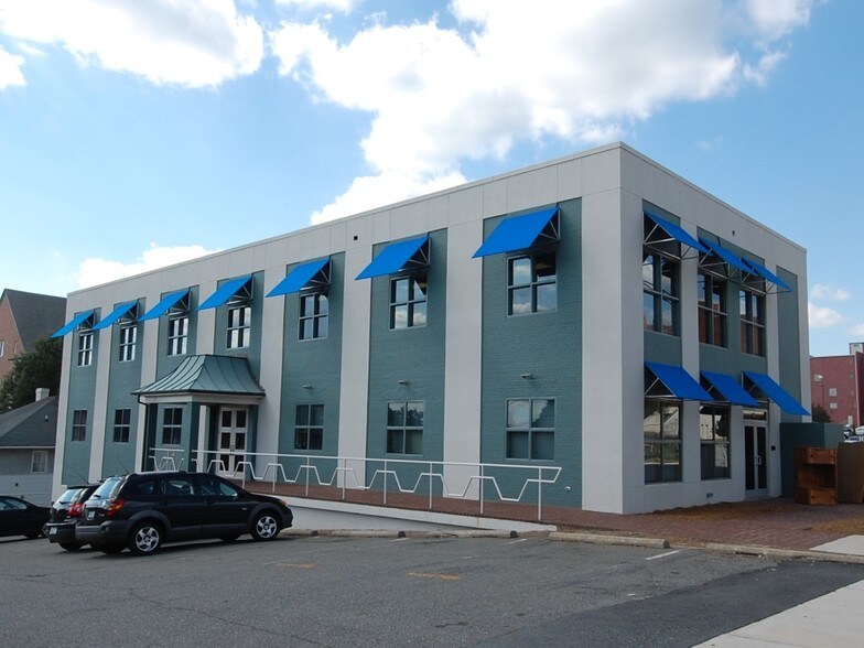 206 N Spruce St, Winston-Salem, NC à vendre - Photo principale - Image 1 de 8