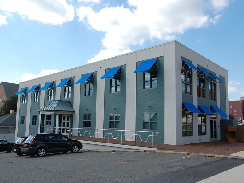 206 N Spruce St, Winston-Salem, NC for sale - Primary Photo - Image 1 of 8