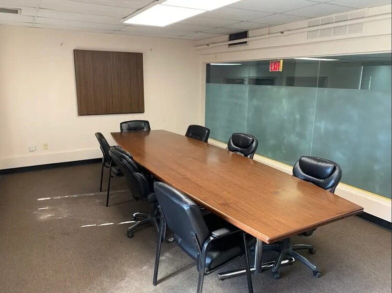901 1 St Av N, Saskatoon, SK for lease - Interior Photo - Image 3 of 7
