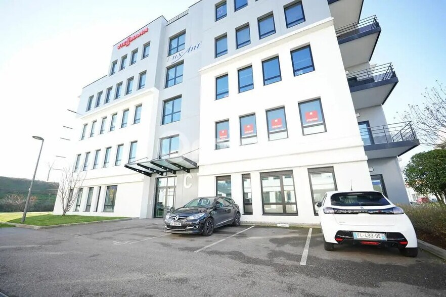 Office in Saint-Priest for lease - Building Photo - Image 3 of 12