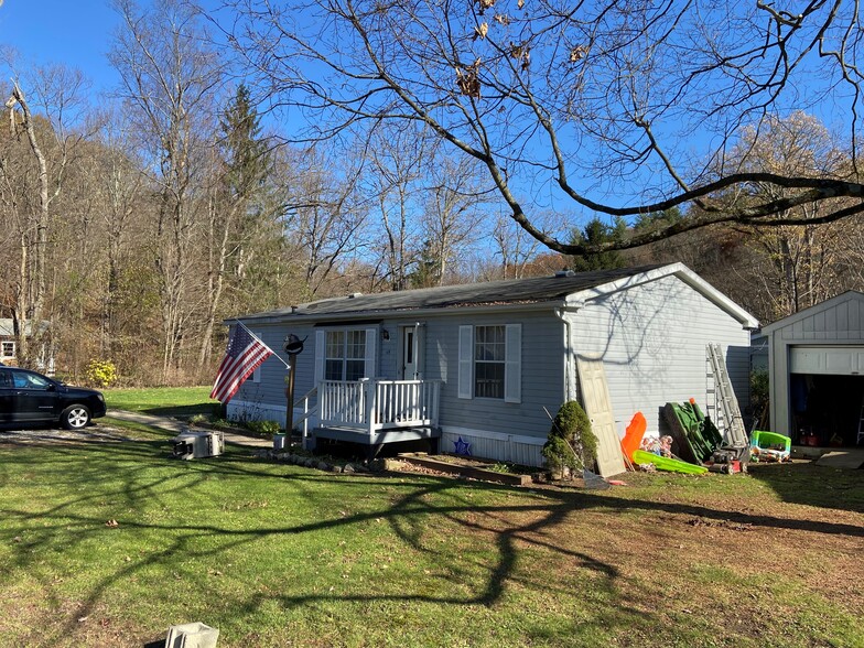 10 Dawn Ln, Pleasant Valley, NY à vendre - Photo du bâtiment - Image 1 de 1