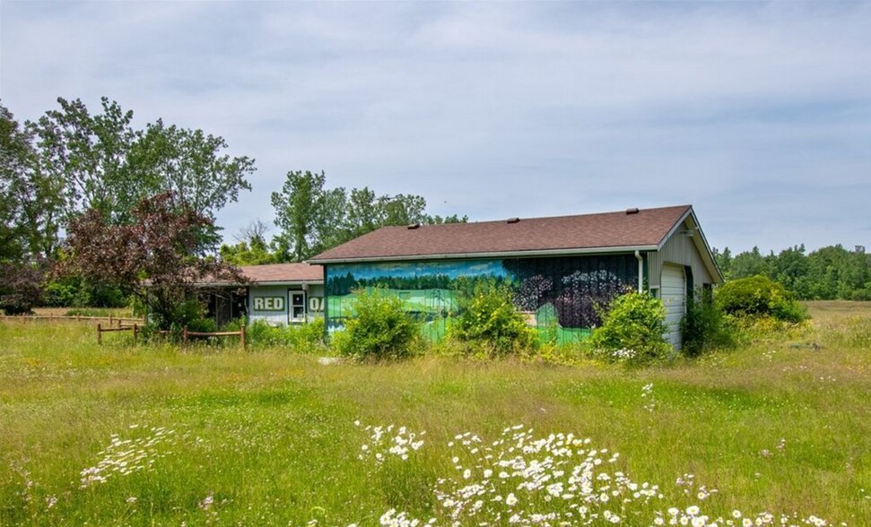 17071 Ridge Rd, Holley, NY à vendre - Photo principale - Image 1 de 7