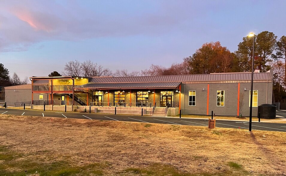 525 S White St, Wake Forest, NC for lease - Primary Photo - Image 1 of 14