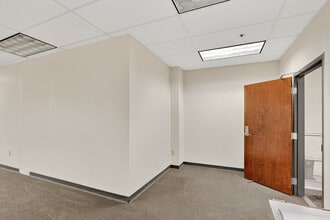 12855 N 40 Dr, Saint Louis, MO for lease Interior Photo- Image 2 of 11