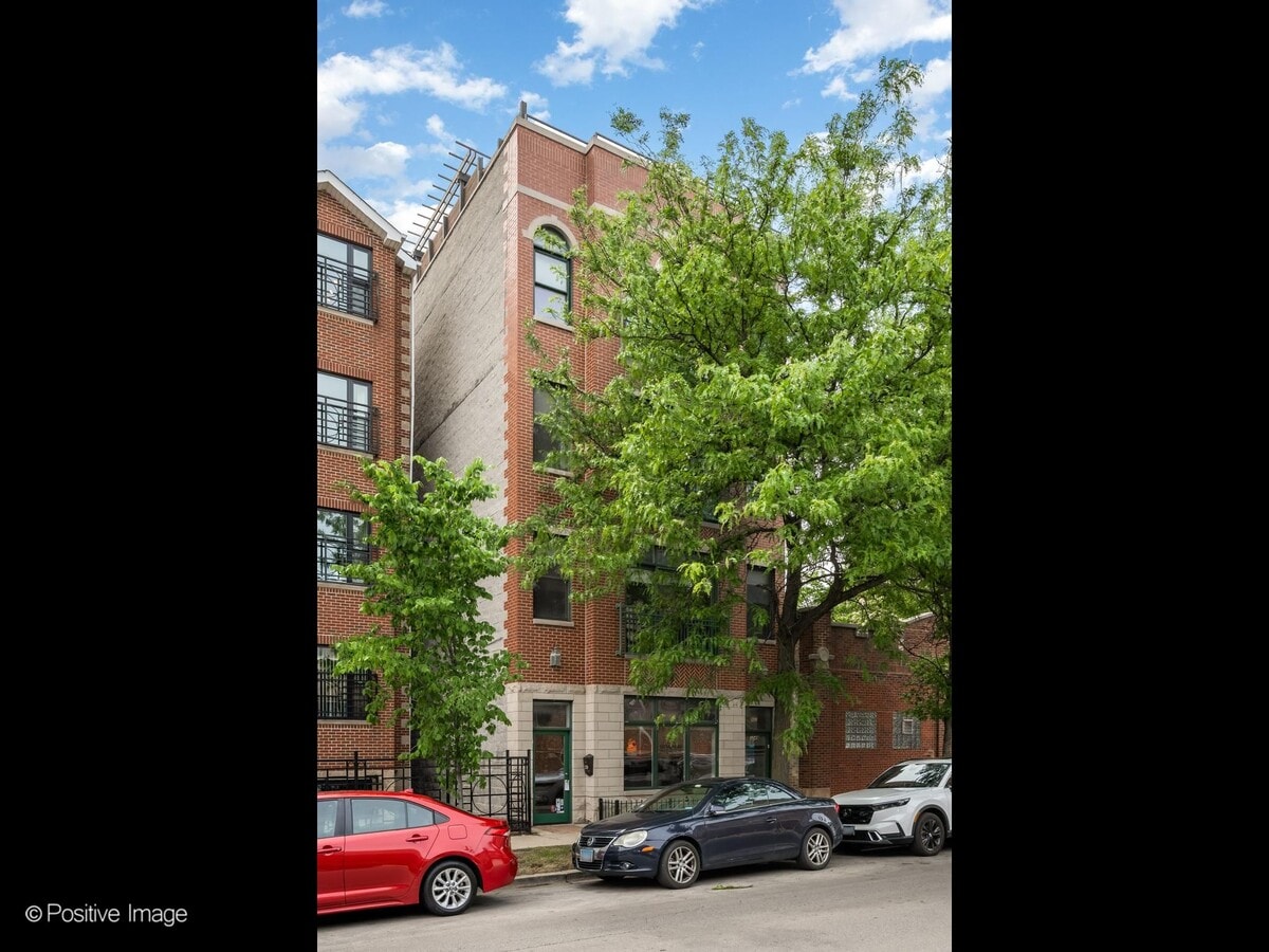 3248 N Sheffield Ave, Chicago, IL 60657 - Unité 1 -  - Photo intérieure - Image 1 of 20