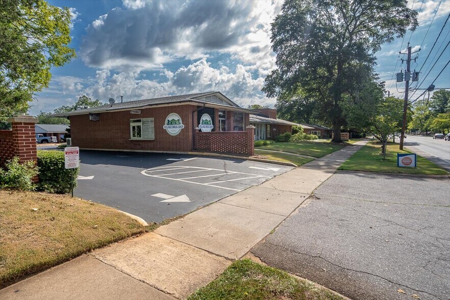 740 Prince Ave, Athens, GA à louer - Photo du bâtiment - Image 2 de 10