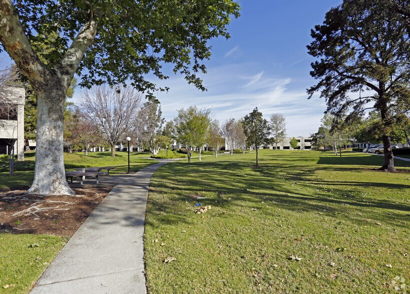 18006 Sky Park Cir, Irvine, CA à louer - Autre - Image 2 de 3