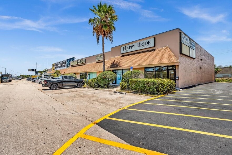 2930 SW 30th Ave, Pembroke Park, FL for lease - Building Photo - Image 2 of 18