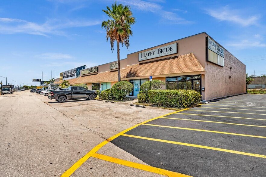 2930 SW 30th Ave, Pembroke Park, FL à louer - Photo du bâtiment - Image 2 de 18