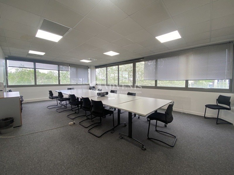 Bureau dans Poissy à louer Photo intérieure- Image 1 de 13