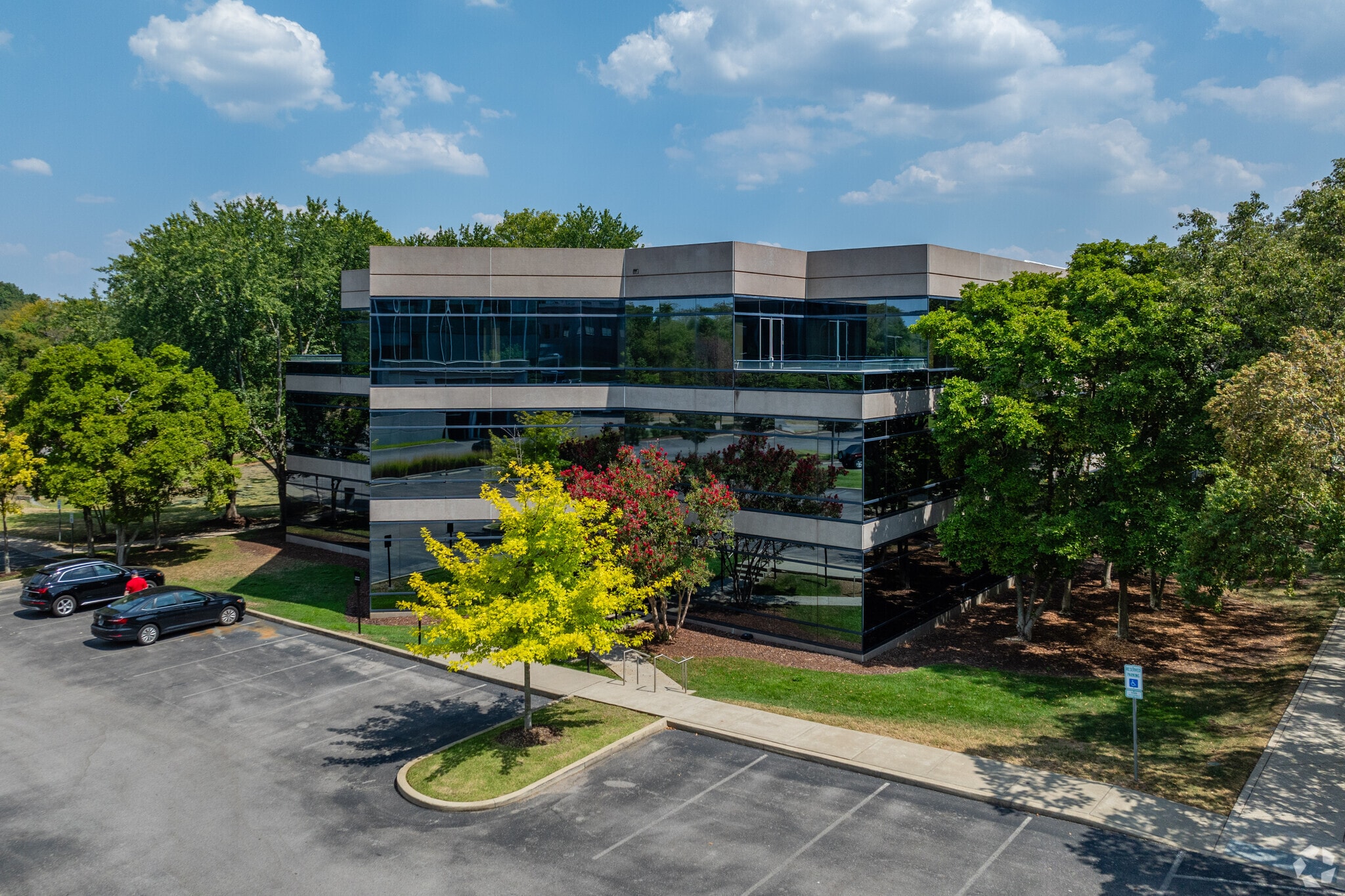 1 Burton Hills Blvd, Nashville, TN for lease Building Photo- Image 1 of 17