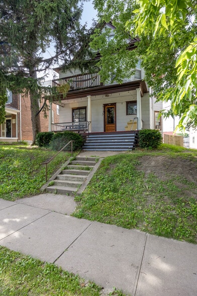 521 E College St, Iowa City, IA for sale - Building Photo - Image 2 of 5