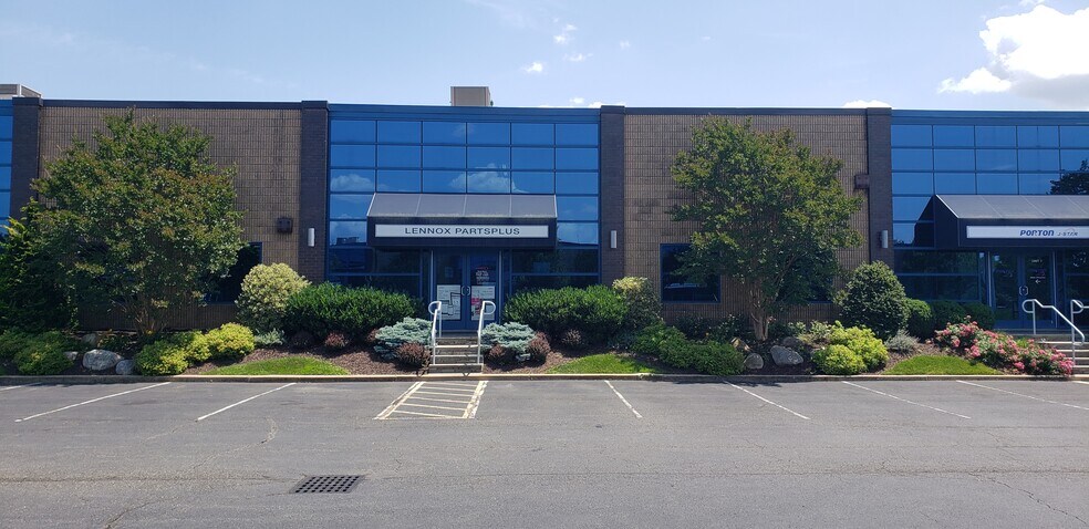 3001 Hadley Rd, South Plainfield, NJ à louer - Photo du bâtiment - Image 2 de 9