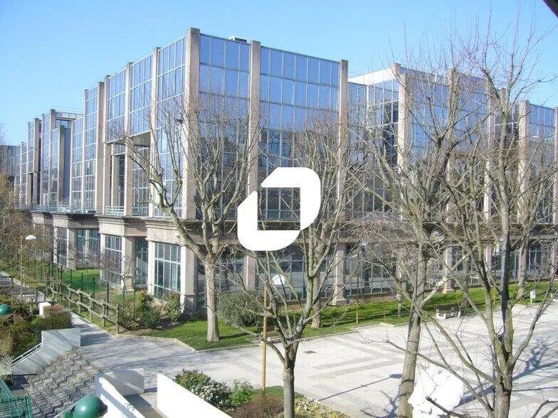 Office in Neuilly-Plaisance for lease - Building Photo - Image 1 of 9